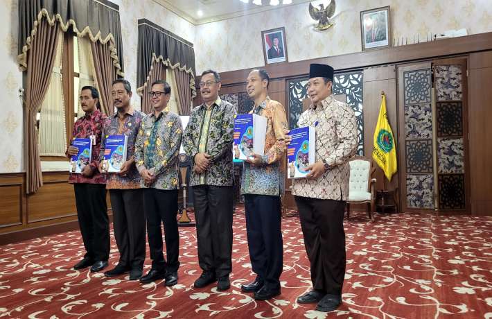 PENYERAHAN DOKUMEN PELAKSANAAN ANGGARAN TAHUN 2025 PEMERINTAH KABUPATEN PAMEKASAN